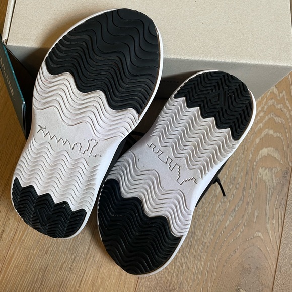 Vessi Everyday Sneaker in Midnight Black - Picture 3 of 6